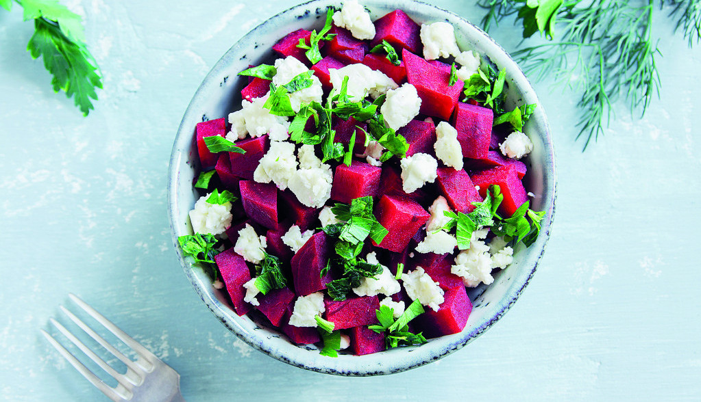 Salata s cveklom i sirom: Idealno je vreme da sebe počastite zdravim i ukusnim obrokom
