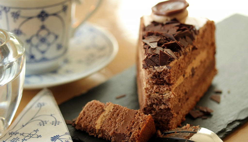 PERFEKTAN SLATKIŠ BEZ BRAŠNA Čokoladna torta sa lešnicima, preukusno čudo na tanjiru