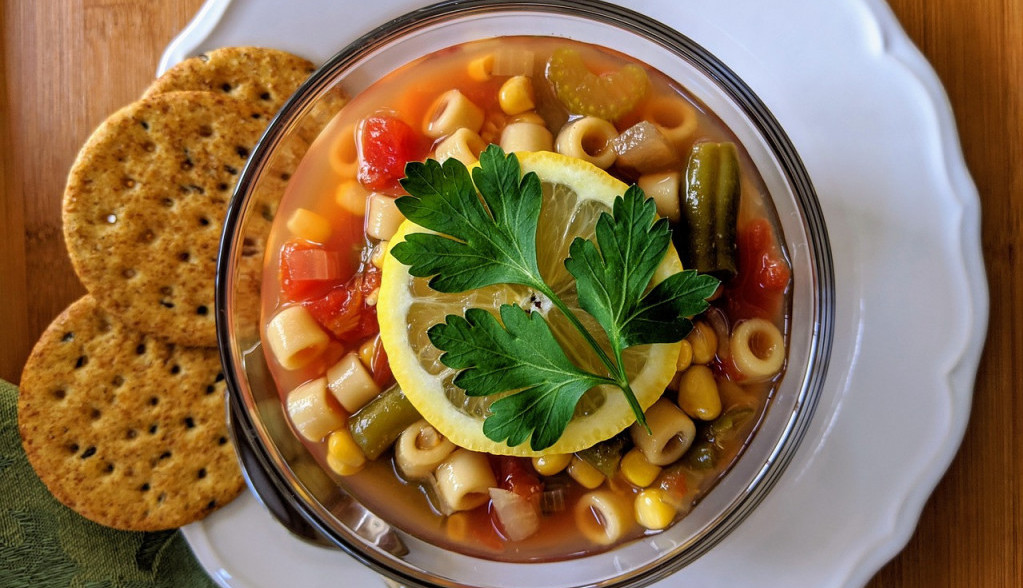 NAJPOZNATIJA ITALIJANSKA SUPA: Dodajte joj paradajz i testeninu za pravi tradicionalni minestrone ukus