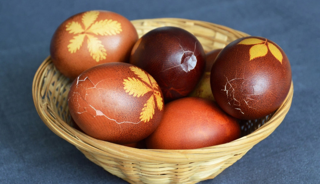 NIKAKO IH NE DRŽITE U SOBI! Koliko dugo jaja smeju da se jedu posle Uskrsa?