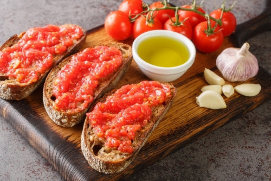 Španci obožavaju ovaj hleb s paradajzom koji može da vam posluži kao sjajna večera