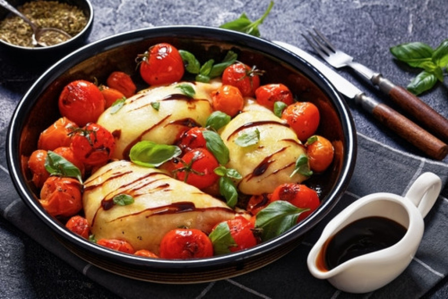Pripremite piletinu kapreze, odlično jelo inspirisano slavnom italijanskom salatom