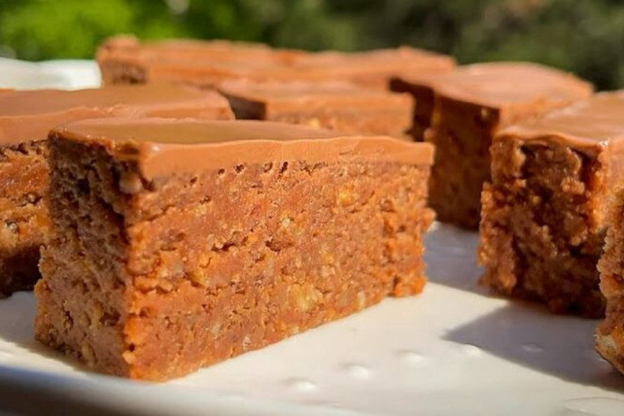 PROSTO KO PASULJ Samo treba da pomešate orahe, keks i čokoladu i uživate u neodoljivom kolaču (VIDEO)