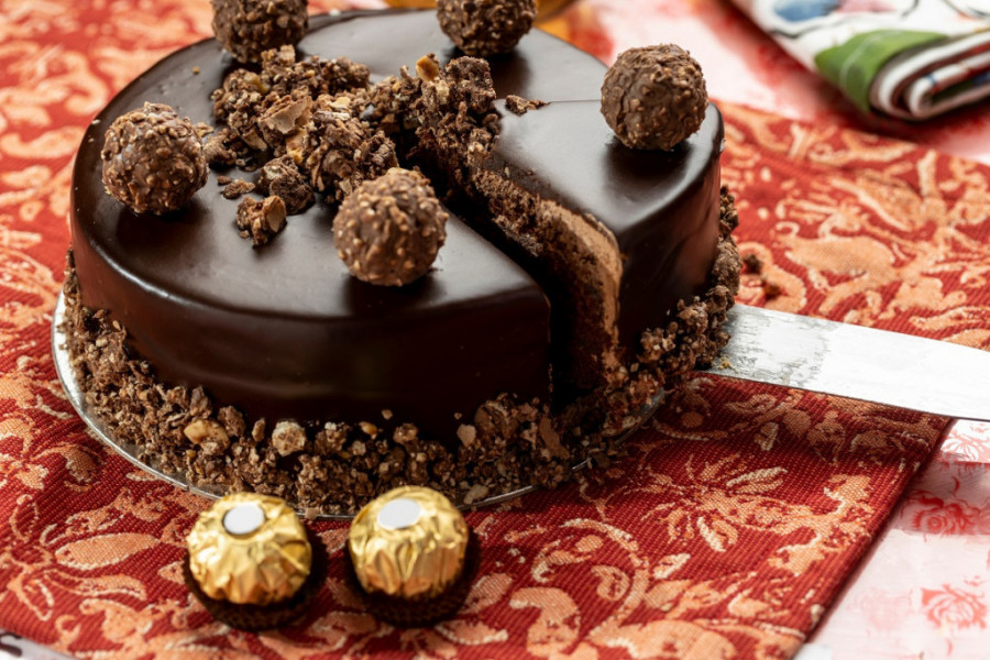 ZA SVAKI DAN I ZA POSEBNE PRILIKE Fenomenalna čokoladna torta, koja ostavlja utisak raskoši
