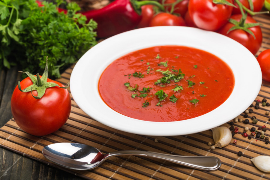 MOĆNI SAVEZNIK U BORBI PROTIV PREHLADE Ova paradajz čorba kipti od vitamina jer ima i spanać