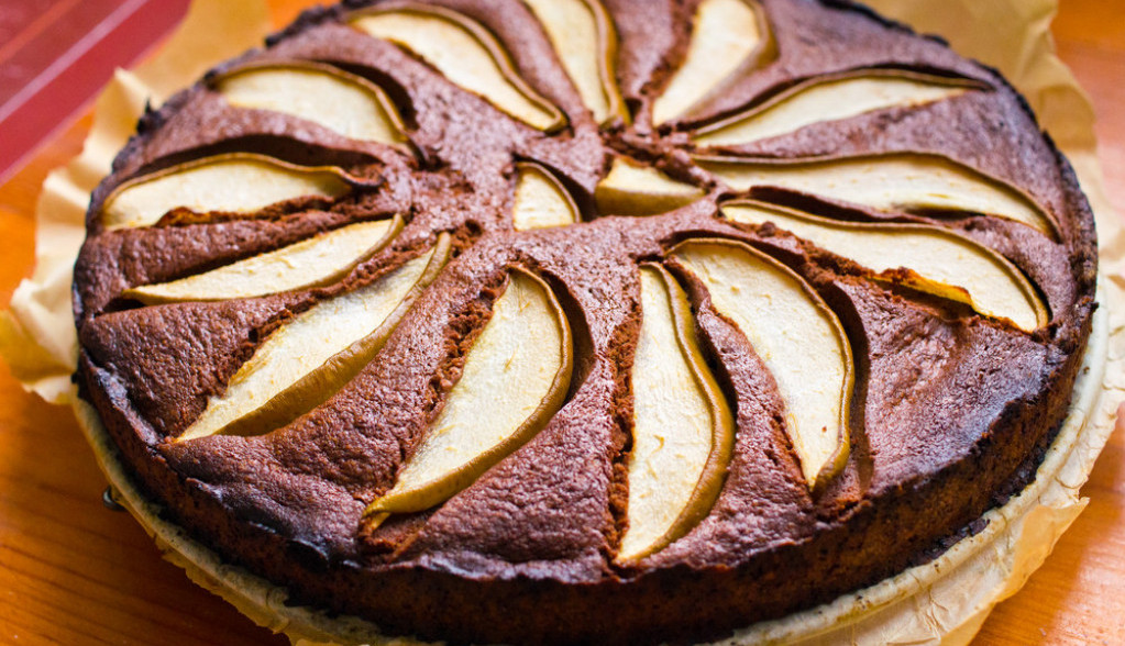 LAGAN I SOČAN Čokoladni kolač sa kruškama će vam ulepšati dan!