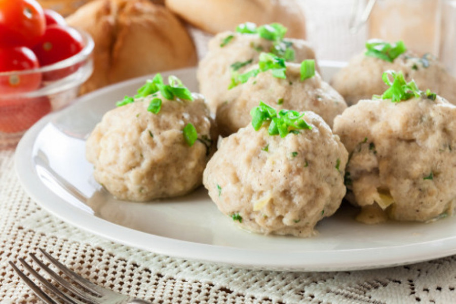 Nemačke KNEDLE OD BAJATOG HLEBA, izvanredan prilog uz gulaš ili pečenje