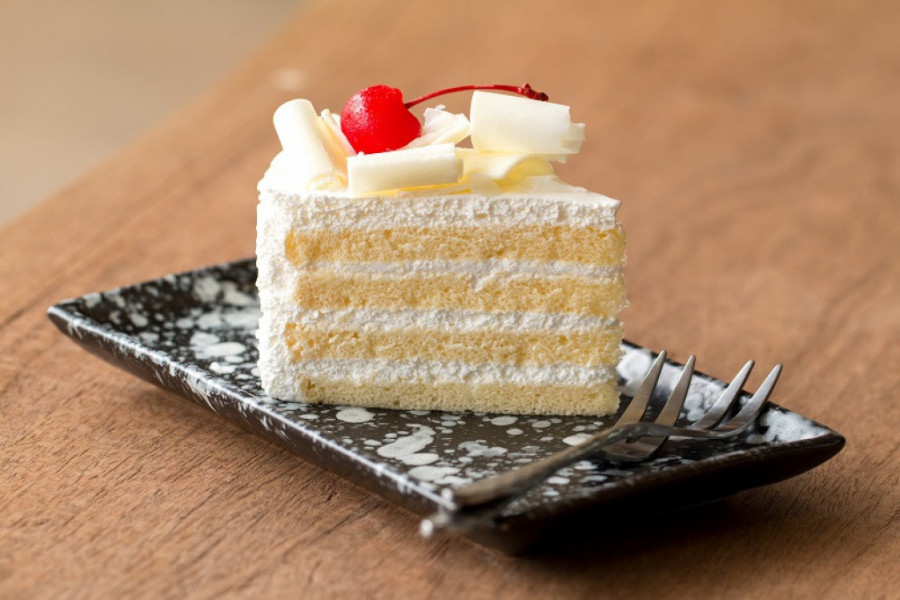 PRAZNIČNA POSLASTICA BROJ JEDAN Kockasta torta sa filom od vanile, savršenstvo dobrog ukusa