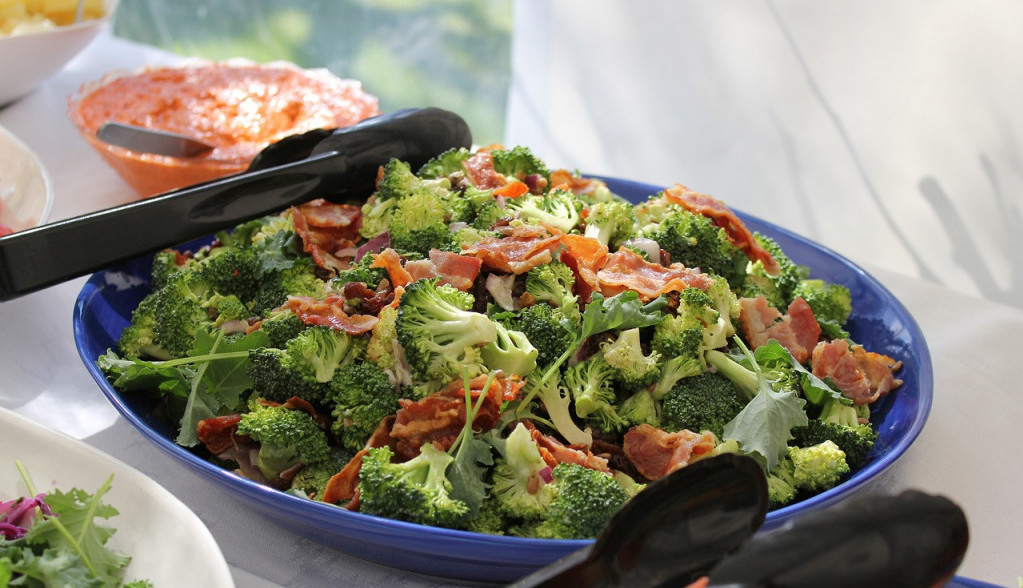 ODLIČNA IDEJA KAKO DA SPREMITE ZDRAV OBROK Salata od brokolija je preukusna!