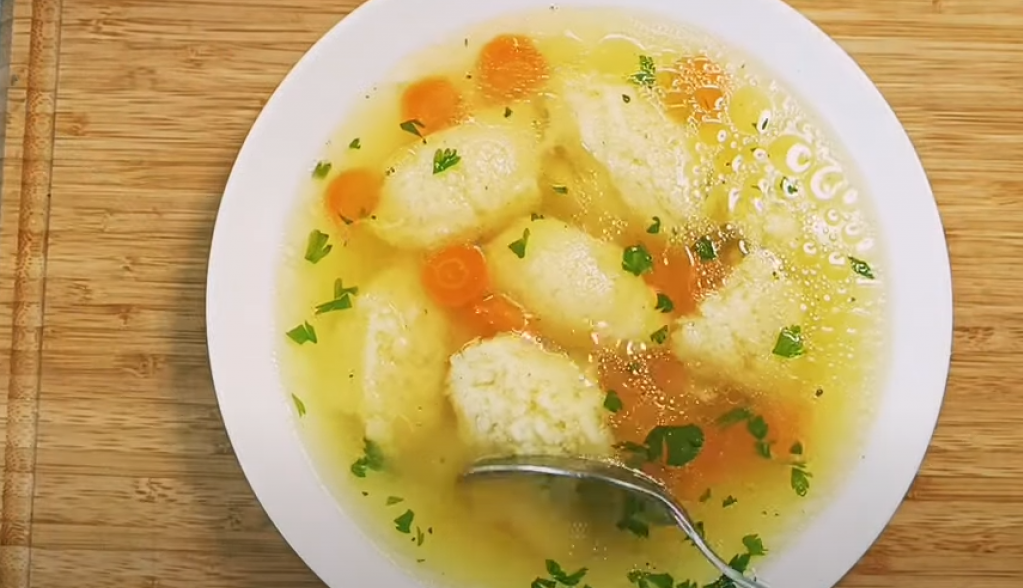 PO BAKINOM RECEPTU Neodoljiva domaća supa s knedlama ješćete svaki dan