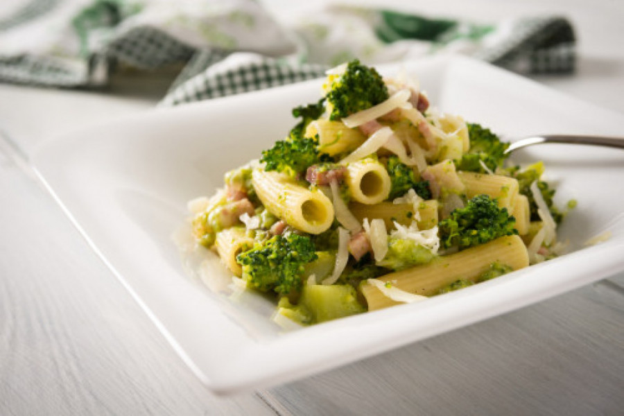 NIŠTA SE NE BACA! Iskoristite stabljike brokolija da napravite ukusnu i superzdravu večericu