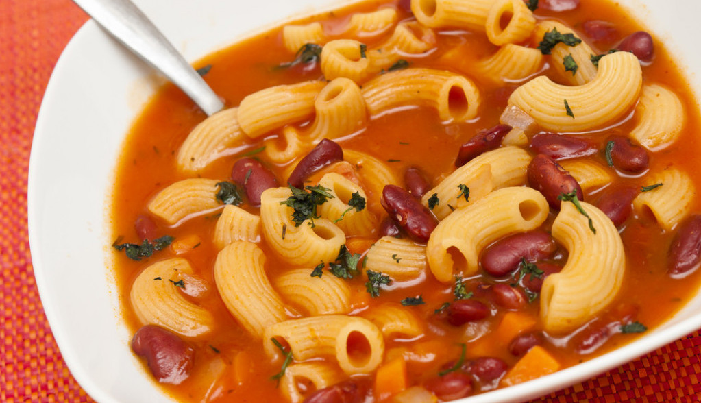 PASTA FAŽOL Testenina sa pasuljem je poznato italijansko jelo, sigurno će vam se dopasti