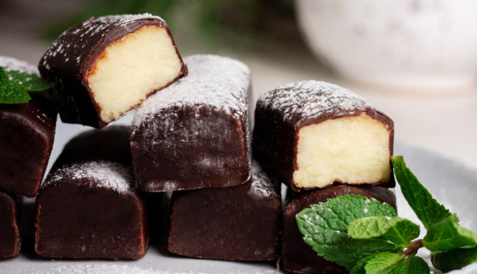 KOLAČI KOJI SE NE PEKU Domaće čokoladice sa kokosom, neodoljivi slatki zalogaji