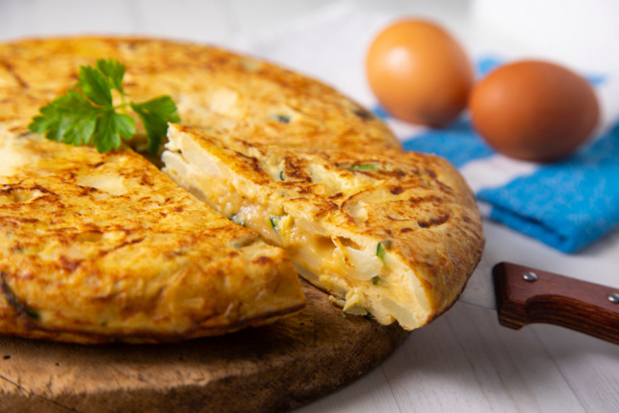 SAVRŠEN DORUČAK Španski omlet od jaja i krompira više liči na pitu, a mogu da jedu dve osobe