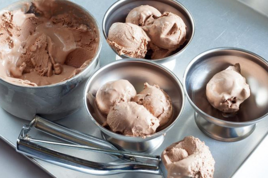 LETNJI HIT Recept za čokoladni sladoled koji se pravi od samo 2 sastojka, a čokolada ne ide!