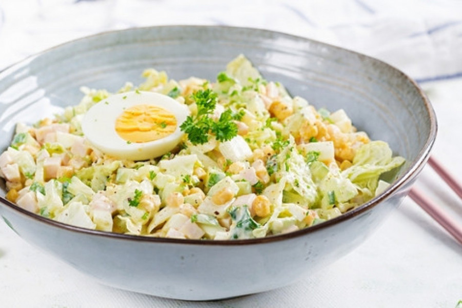 Obrok salata s tunjevinom i jajima
