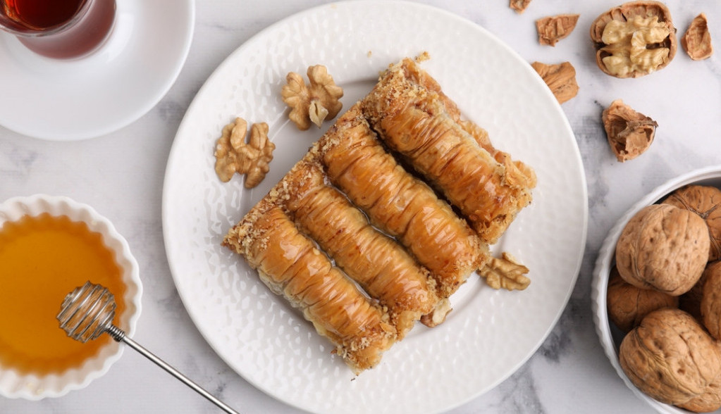 baklava sa orasima