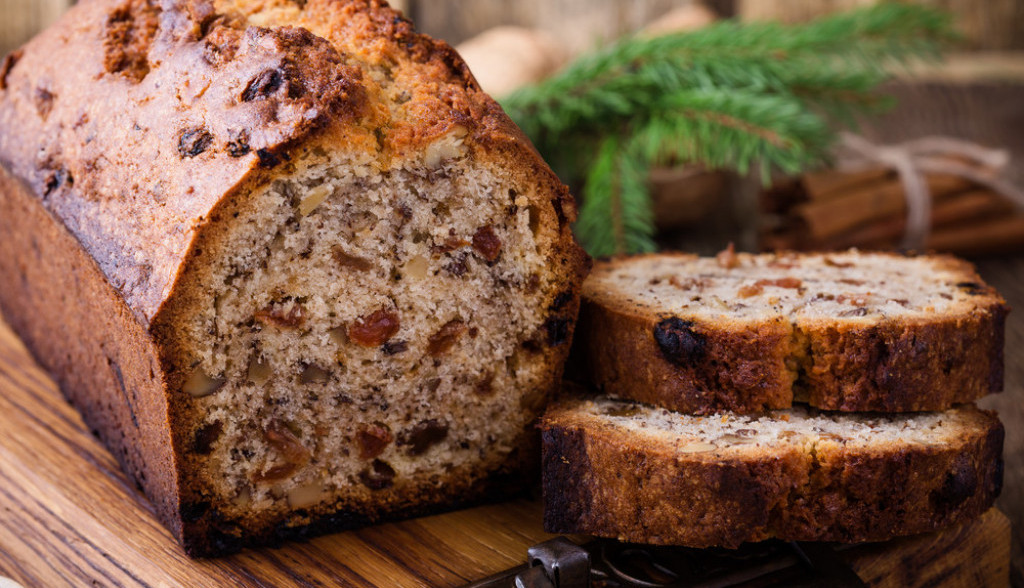 kolač sa suvim voćem