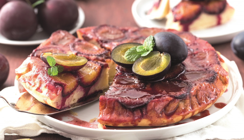 prevrnuti kolač sa šljivama