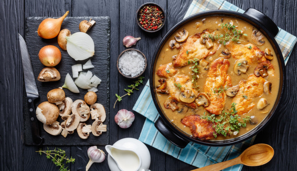 piletina u sosu od pečuraka