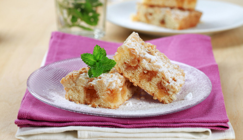 sipani kolač sa jabukama