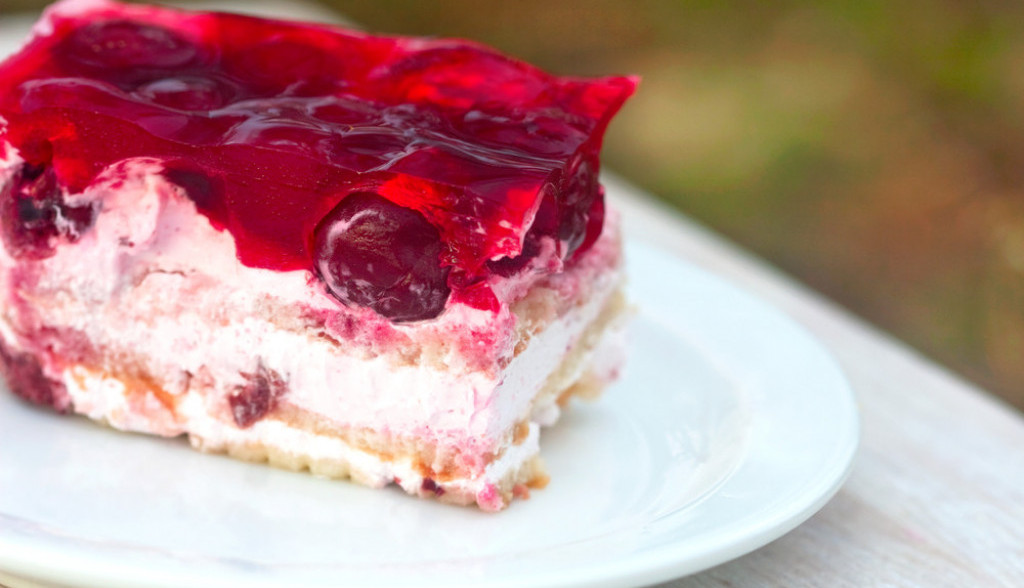 keks torta sa višnjama