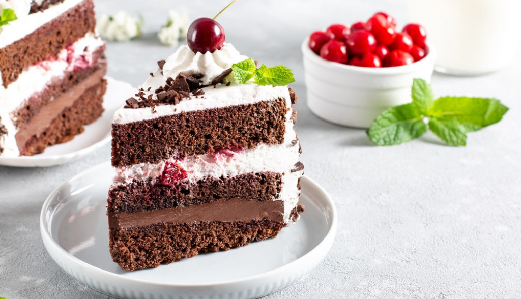 posna torta sa šumskim voćem