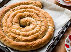 TOLIKO DOBRA DA ĆETE JE IZNOVA I IZNOVA SPREMATI Pita sa mesom, dva sastojka joj daju posebnu sočnost