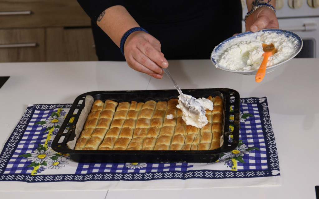 SAVET ISKUSNOG PEKARA Ovo je najbolji preliv za pite, zbog ovog sastajka postaje lepa, vazdušasta i kompaktna