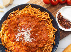 BOLONJEZE PO RECEPTU DŽEJMIJA OLIVERA Otkrijte dugo čuvanu tajnu britanskog kuvara