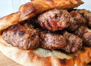 Ćevapi po originalnom receptu: Čuveni srpski specijalitet kome ćete se uvek vraćati