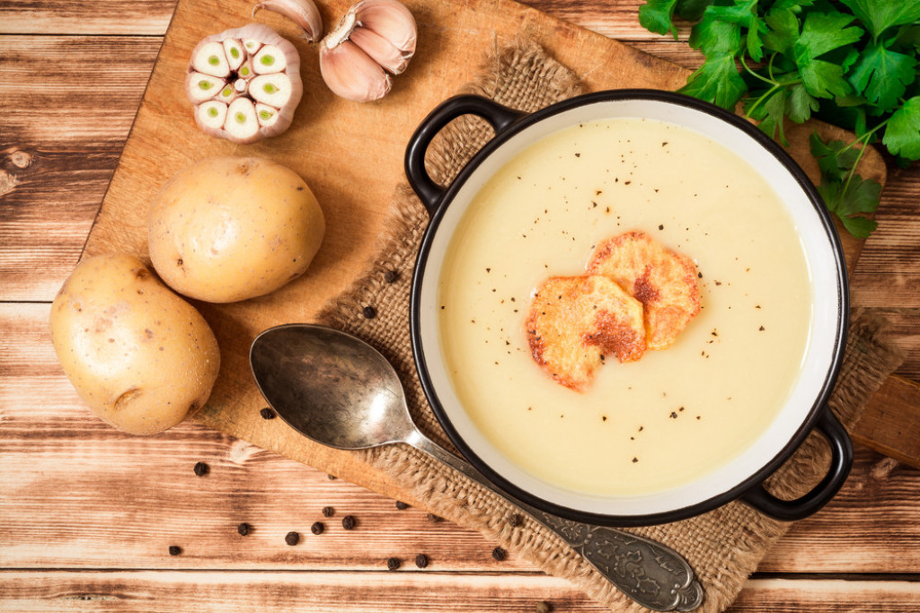SUPA OD KROMPIRA, PRAZILUKA I SLANINE Imamo originalni recept, prste da poližete