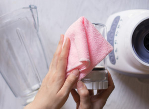 OČISTITE BLENDER ZA MANJE OD MINUT Nema rastavljanja deo po deo ni posebnog ribanja