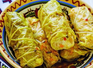 SARMA SA PIRINČEM I ORASIMA Ovu varijantu morate da probate, lepša je nego s mesom!