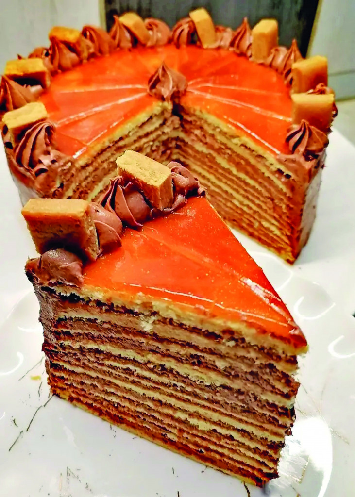 DOBOŠ TORTA SA DOMAĆIM KORAMA Kulinarska blogerka nam je otkrila sve cake pripreme čuvene čokoladne poslastice