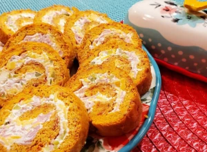 SAVRŠEN ZA SVEČANE TRENUTKE Slani rolat sa ajvarom, brzo i lako se pravi, a ukus pravi domaćinski