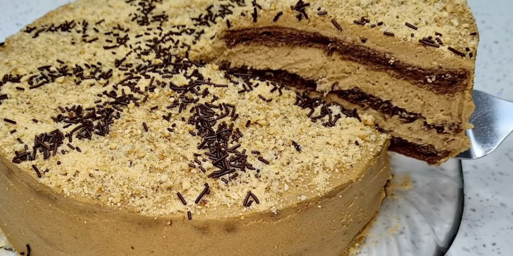 BOŽANSTVENI DESERT VRHUNSKOG UKUSA Domaća torta sa kremom od bele čokolade, neuporedivo bolja od bilo koje druge