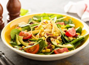 SALATA S PASULJEM I SLANINOM UZ OMILJENU SERIJU - napravićete je dok traju reklame