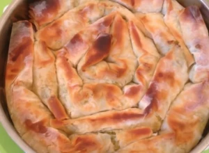 ZA DORUČAK ILI PONETI NA POSAO Pita sa šunkom i prazilukom, prava kombinacija za podizanje raspoloženja