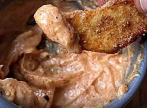 HRSKAVI KROMPIRI U AROMATIČNOM SOSU toliko su zarazni da odmah napravite duplu porciju (VIDEO)