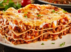 Kremaste i sočne LAZANJE SA MESOM I DOMAĆIM KORAMA