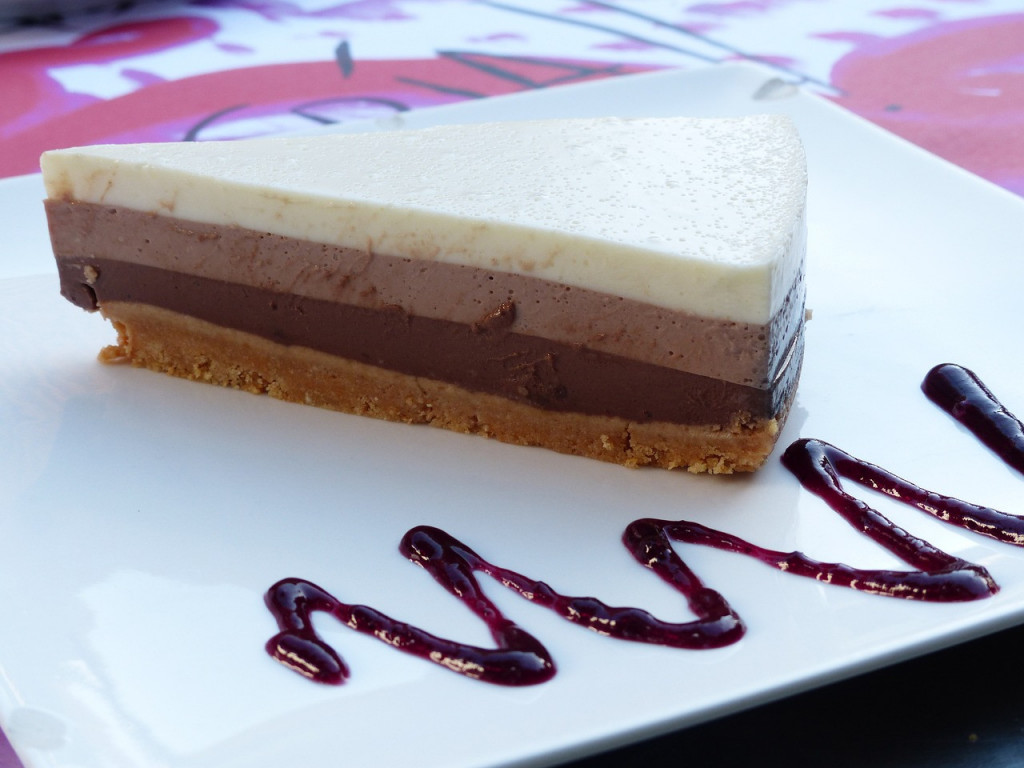NAJSOČNIJA TORTA Čokoladni troslojni desert nije NI NALIK nekom drugom