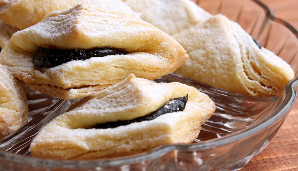 MOJA MAMA IH NAJBOLJE PRAVI! Porodični recept za lisnate salčiće, tope se u ustima!