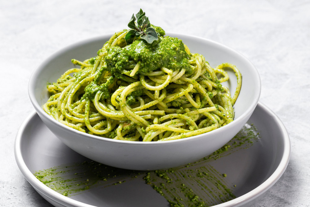 NA STOLU JE ZA POLA SATA Neodoljivo mirisni i ukusni špageti sa pesto sosom