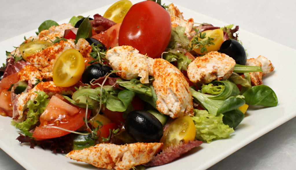 ZASITIĆE VAS, A NE GOJI! Obrok salata je idealna da se ponese na posao!