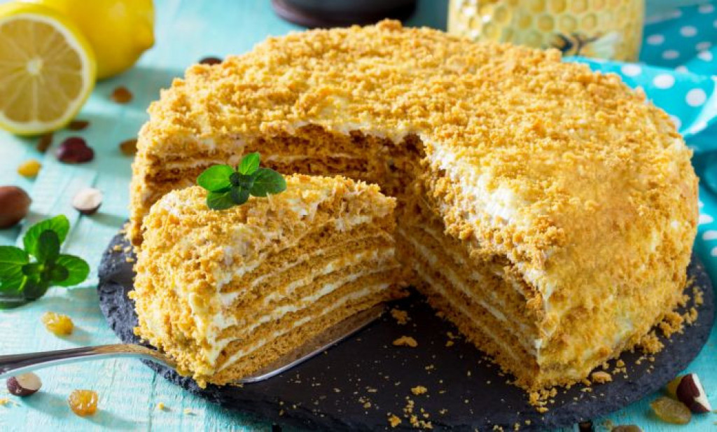 MEDENA TORTA Slatka čarolija ukusa koji se pamti, za sve svečane prilike