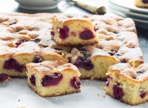 BAKIN KOLAČ SA VIŠNJAMA Proveren recept s merama na kašiku, uvek uspe!