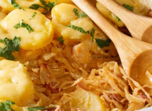 SUPER RUČAK OD SAMO 2 NAMIRNICE Kiseli kupus pokriven krompirom