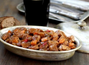 Najbolji recept za PIVSKI GULAŠ, idealno jelo za nekoliko dana