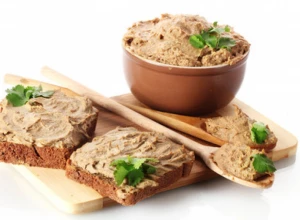 DOMAĆA PILEĆA PAŠTETA Još je bolja od kupovne, a ne sadrži aditive i konzervanse